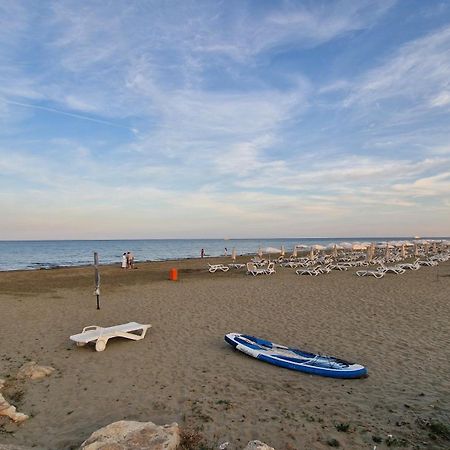 Serenity By The Sea Larnaca Exterior foto
